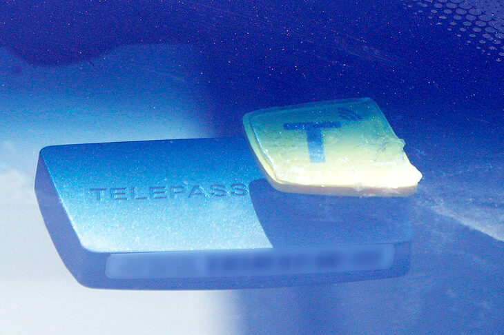 外から見たところ。不使用時は黄色い台座を残し、簡単に取り外せる。