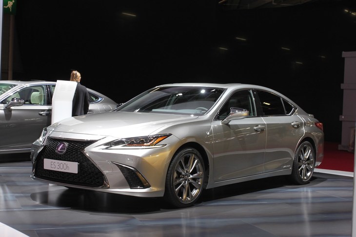 レクサスES Fスポーツ