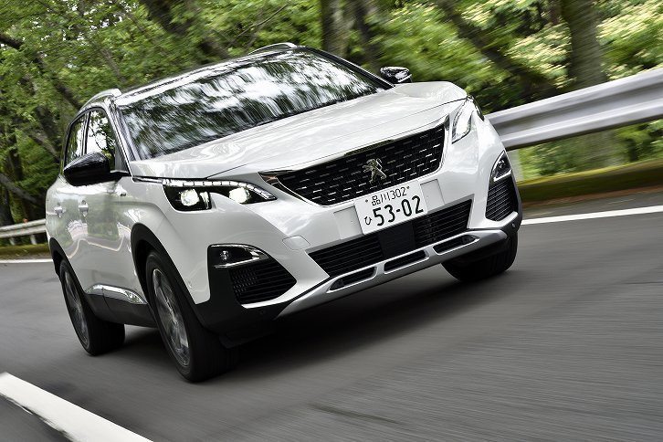 ボディーサイズは4450×1840×1630mm。旧型と比較して、全長は85mm長く、全幅は5mm広く、全高は5mm低められている。