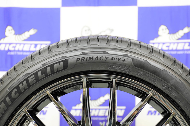 サイズ展開は205/70R15から265/50R20までの28サイズ。生産国を北米からアジア（タイ・中国）に変更し、日本までの移送にかかるエネルギーも抑えたとアピールされる。