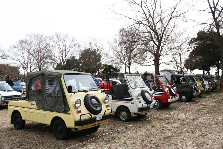 7台も並んだ、「TN360」をベースに1970年に登場した貨物車登録の多用途車「バモスホンダ」。2座の「バモス2」、4座の「バモス4」、4座だがほろが座席部分のみのバモス4に対して荷台後部まで覆われる「バモス フルホロ」の3タイプが存在したが、会場ですべて見ることができた。