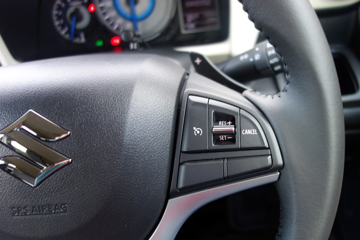 スズキ・クロスビー ハイブリッドMZ（ステアリングホイール）