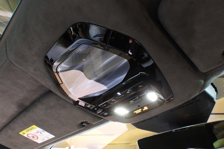 BMW i7 M70 xDrive（オーバーヘッドコンソール）