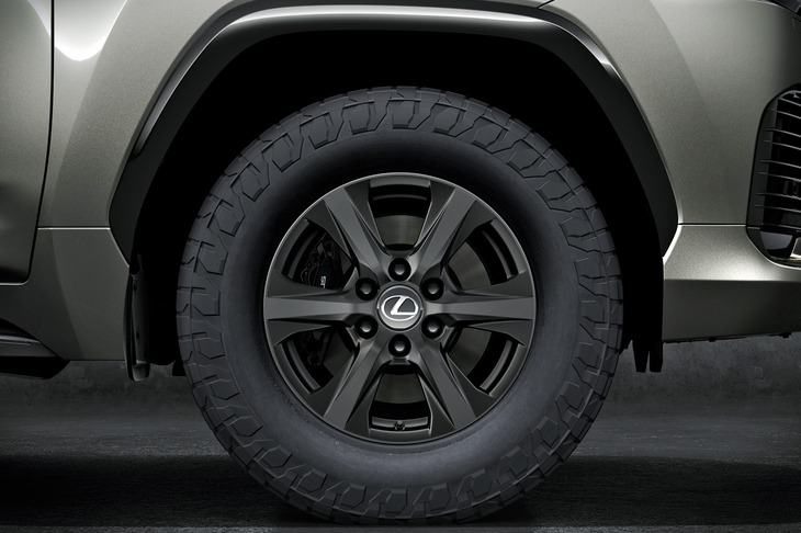 レクサスのフレーム車向けに専用開発されたオールテレインタイヤ。