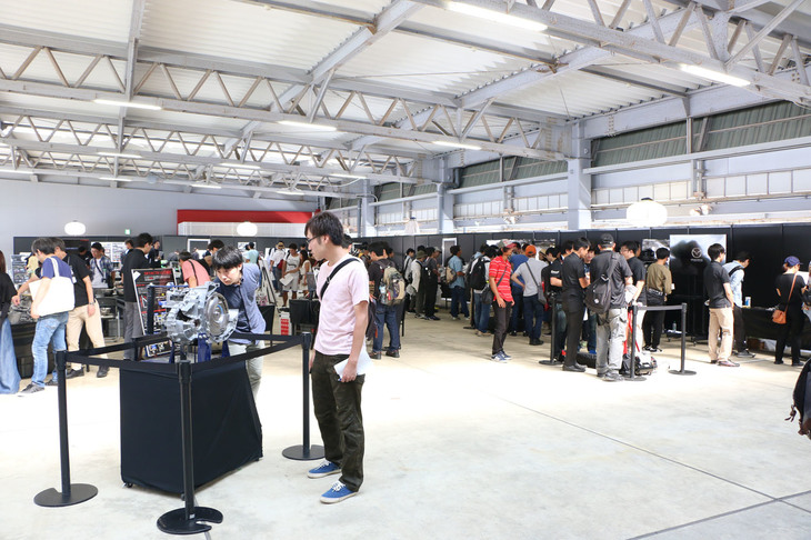 マツダのモノづくりとパワートレイン技術の展示コーナーでは、マツダの技術者から、マツダのクルマづくりの考え方や技術について直接聞くことができた。来場者たちは、ていねいな解説に聞き入るだけでなく、積極的に質問する姿も。ファンと技術者とのいいコミュニケーションの場になったようだ。