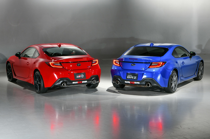 フロントマスクを除くと、両モデルの意匠は基本的に共通だ。