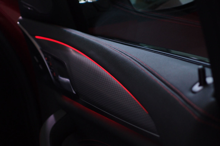 BMW X4 M40i（ドアパネル）