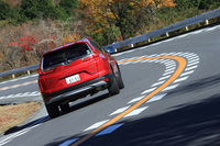 試乗車は4WDだったが、ハイブリッド車にはFWDモデルもラインナップする。4WDの公称燃費は、WLTCモードで20.2km/リッターとなっている。