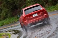 安全に対する積極的な施策は、今も昔も変わらないボルボの特徴。現行モデルには180km/hのリミッターが備わるほか、リミッターをより低い車速に設定できる「ケアキー」も用意されている。