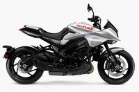 往年の名車「GSX1100S KATANA」をモチーフにデザインされた新型「カタナ」のサイドビュー。