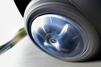 天候に恵まれたために今回は試せなかったが、「ブルーアースXT AE61」は、シリカがより均一に配合されたコンパウンドや排水性を高めたトレッドパターンによる、高いウエット性能も特徴となっている。