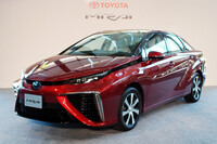 2014年に登場した「トヨタ・ミライ」。史上初の“普通の人が普通に買える燃料電池車”だったが、そのマーケットは国内でもグローバルでも、いまだに広がる兆しが見えない。