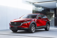 デザインを重視するマツダのコンパクトSUV「CX-30」。デビューは2019年と、もう7年も前のことだが、その意匠はいまだに色あせない。