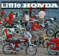 ホンダが国内向けに作った『リトル・ホンダ』の販促用ソノシートのジャケット。だが北米向け二輪ラインナップをそろえた写真にタイトルは欧文と、国内向けと思わせる要素は皆無。