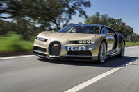 動力性能は0-100km/h加速が2.5秒以下で0-300km/h加速が13.6秒以下。最高速は420km/h。