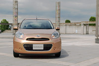 日産マーチ