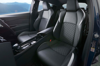 ブラック基調でまとめられた「G-T“モード ネロ”」のインテリア。