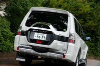 メッキのスペアタイヤカバーとリアデフレクター、マッドフラップといった人気のディーラーオプションを組み合わせた「ファイナルエディションアクセサリーパッケージ」（12万2752円）が設定されている。