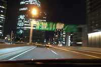 首都高4号線から都心環状線内回りへと進み、レインボーブリッジ経由でいつもの９号線上り辰巳PAを目指す。低中回転域ではそこそこだが、ブチ回せばしっかり高まっていくパワー感は、まさにスポーツセダンと呼ぶにふさわしい。決して速すぎない、中高年に優しいパフォーマンスも気に入った。