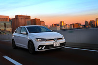 前期型は、「ポロ」のなかでもしっとりとした乗り心地だった「GTI」だが、マイナーチェンジ後のモデルの足まわりは、かなり硬めに仕立てられている。