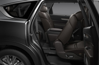 特別仕様車「エクスクルーシブ モード」に採用された、2列目シートの電動スライド&リクライニング機構。