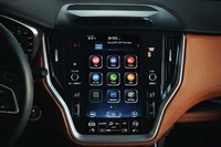 センターには11.6インチの縦型ディスプレイが装着される。同じサイズのものは、「トヨタ・プリウス」など他車種でも採用されている。