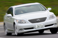 レクサスLS460 バージョンS（FR/8AT）／バージョンU “Iパッケージ”（FR/8AT）【短評（後編）】