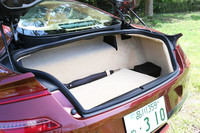 トランクルームの容量は「DBS」より60％以上拡大された368リッターを確保。