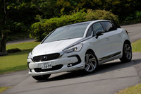 ボディーカラーは全7色。テスト車には有償色の「ブラン ナクレ」が用いられていた。