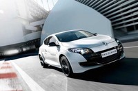 高級＆快適志向の「ルノー・メガーヌRS」発売の画像