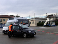 マルコー二空港にて。「フィアット・パンダ」構内車両の多さに、イタリアに帰ってきたことを実感する。