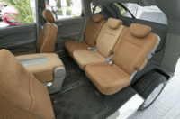 写真をクリックすると、2列目シート＆荷室のアレンジが見られます。