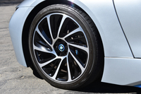 テスト車に装着されていた、オプションの20インチホイール。ホイールは、標準タイプを含め、計3種類が用意される。
    