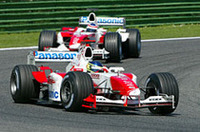 予選で、クリスチアーノ・ダ・マッタ10位、オリヴィエ・パニス13位と、まずまずのポジションにつけたトヨタ勢。だが今シーズンの苦戦はヨーロッパでも続き、レースではスピードを得ることができずにパニスが11位完走。ダ・マッタは、トラクションコントロールのボタンを押し間違えたことでコースアウトしリタイアをきっした。（写真＝トヨタ自動車）