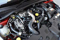 「R.S.」より20ps高い220ps/6050rpmの最高出力と、2.0kgm大きい26.5kgm/2000rpmの最大トルクを発生する1.6リッター直4直噴ターボエンジン。許容回転数も300rpm高い6800rpmとなっている。