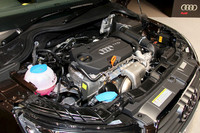 エンジンは1.4リッターターボ（122ps）のみ。燃費は3ドア、5ドアともに17.8km/リッター（JC08モード値）。