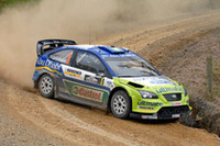 快走するグロンホルムのフォード・フォーカス。