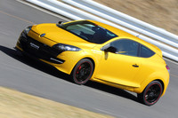 コーナリング時における、限界を越えてからのコントロール性能の高さも印象的だった。