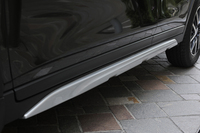 サイドアンダーカバーとマッドガード、大型フロントフォグランプなどは「エクストリーマーX」の専用品。こちらは標準車にはオプションでも用意されない。
    