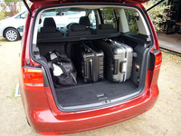 荷室容量は、7人乗車で121リッターを確保。2列目シートを取り外し、3列目シートを収納することで最大1913リッターまで拡大可能だ。