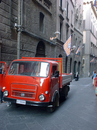 OM製トラック。シエナ市街で。