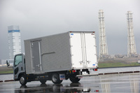 いすゞ・エルフ ワイドキャブ ロングボディー ドライバン