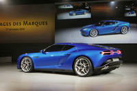 パワーユニットはミドマウント。駆動方式は4WDとなる。（※写真をクリックすると、そのほかの写真が見られます）
    
    