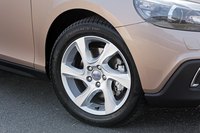 ボルボV40クロスカントリーに限定のFF車が登場の画像