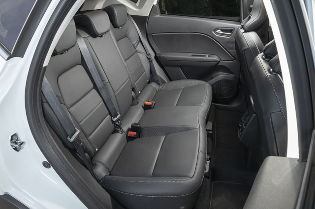 ルノー キャプチャー Vs フォルクスワーゲンtクロス Vs プジョー08 欧州での人気が証明するルノー キャプチャーの実力 Ad Webcg