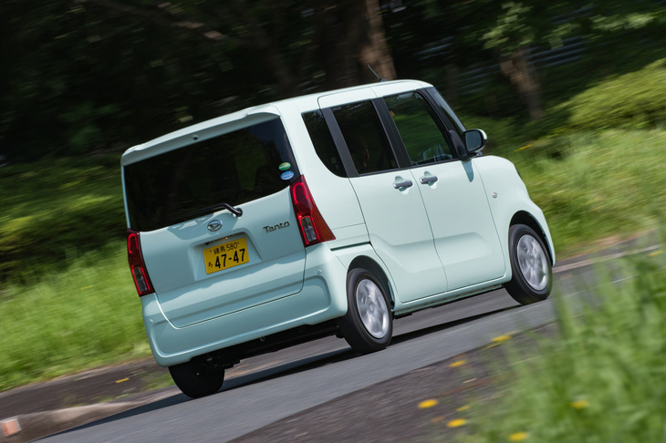 最新の軽乗用車らしく予防安全装備は充実しており、自動緊急ブレーキや後進時対応の誤発進抑制制御機能、オートハイビームなどは全車標準装備となっている（「L」のみ非装備も選択可能）。