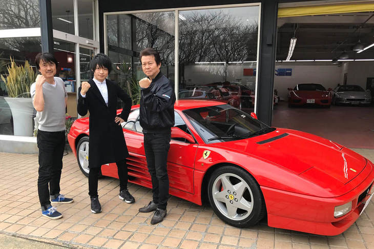 コーナーストーンズで「348tb」を購入したタカフミ氏（写真中央）。