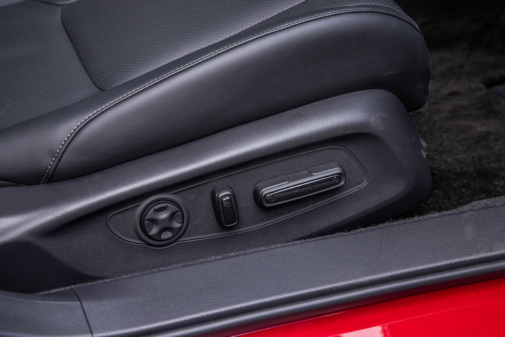 ホンダ・アコード（運転席の調整スイッチ）