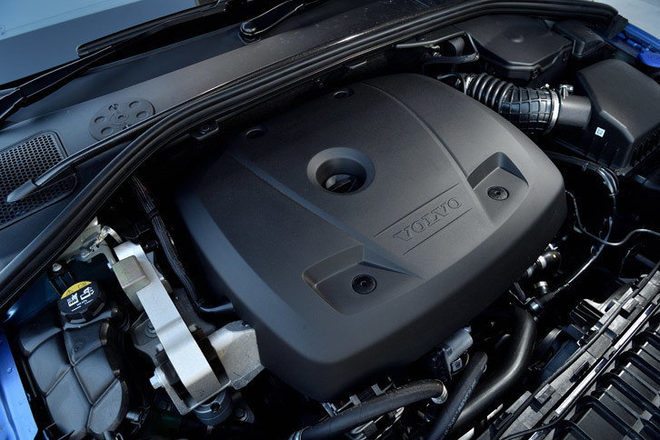 「S60ポールスター」の2リッター直4ツインチャージャーエンジン。最高出力は367psを誇り、0-100km/h加速は4.7秒と公表されている。