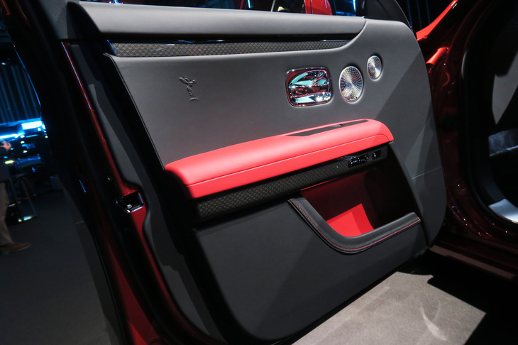 ロールス・ロイス・ブラックバッジ・ゴースト（フロントドアトリム）